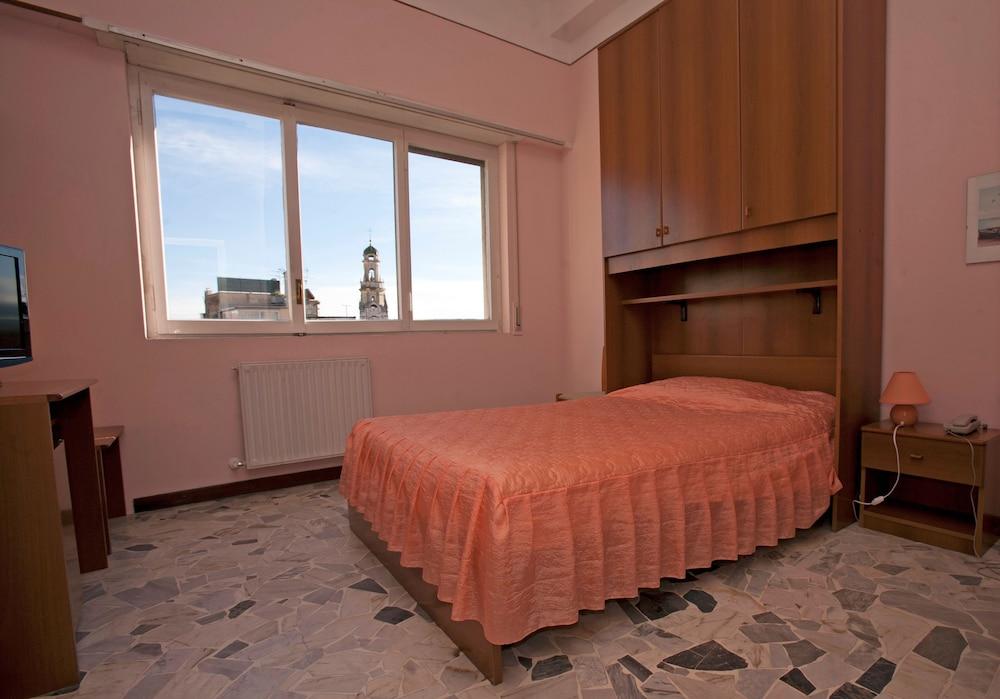 Riviera Hotel 2*
